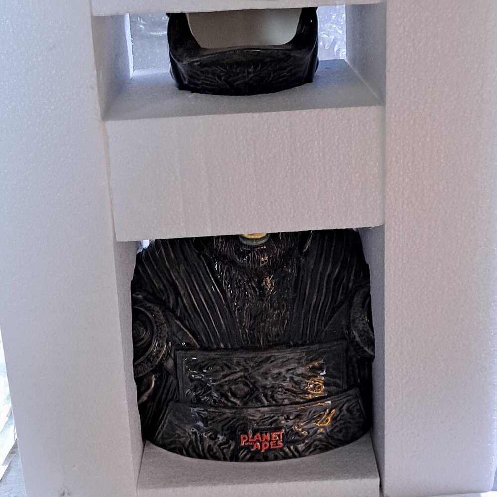 2001 Planet of the Apes Attar Ceramic Cookie Jar NECA - Picture 2 of 16